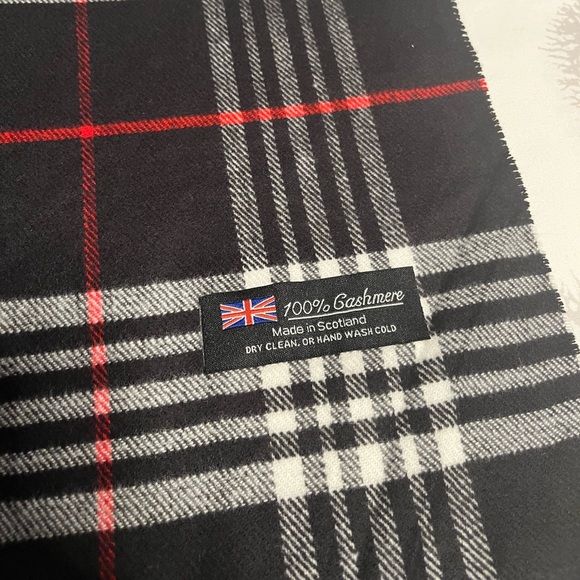 100% Cashmere Scarf. Designer-inspired - Picture 3 of 4